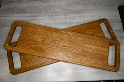 Длинная доска для подачи с ручками, дуб 70×20 см от мастерской DIVIRO